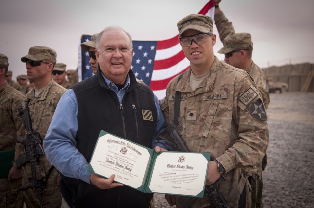 Army leaders survey battlefield and thank troops for service