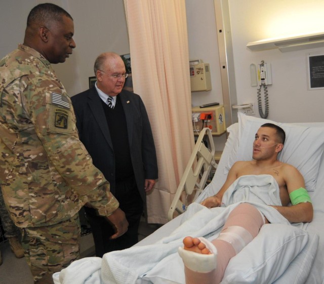 Under Secretary of the Army Westphal, Army Vice Chief of Staff Gen. Austin III visit Wounded Warriors