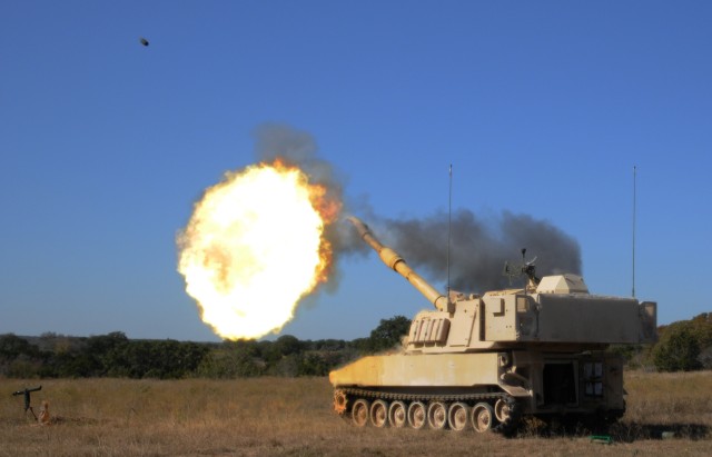 'Red Dragons' begin gunnery with a bang: Paladin crews prepare for qualification