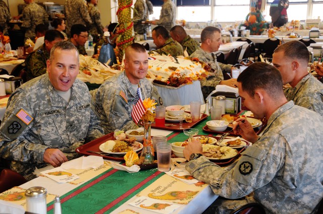 5th AR leaders serve Thanksgiving meal to joint warfighters