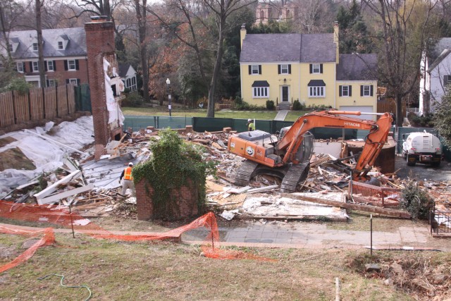 Corps of Engineers demolishes house in Washington, D.C.