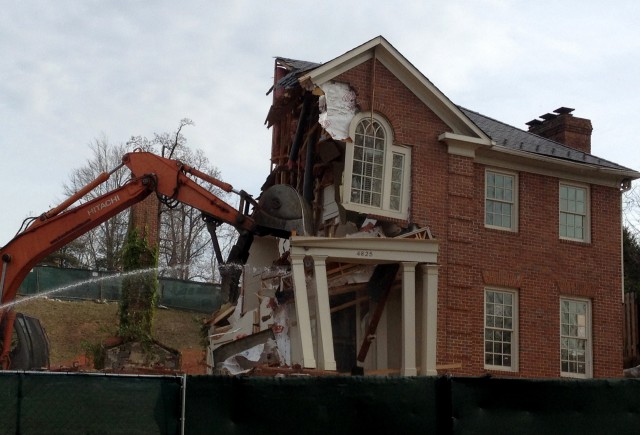 Corps of Engineers demolishes house in Washington, D.C.
