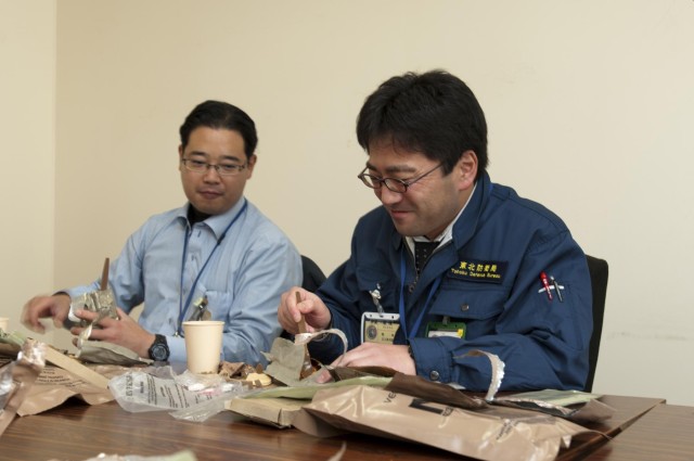 Japanese counterparts relish US field rations at Yama Sakura 63