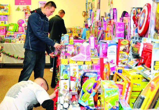 Fort Drum families receive 'Mountain of Toys'