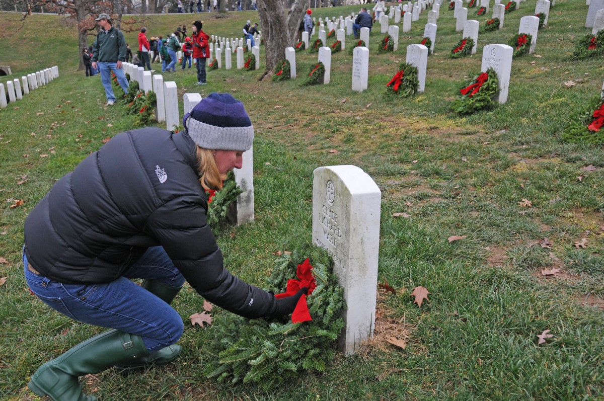 Americans honor veterans at Arlington National Cemetery Article The