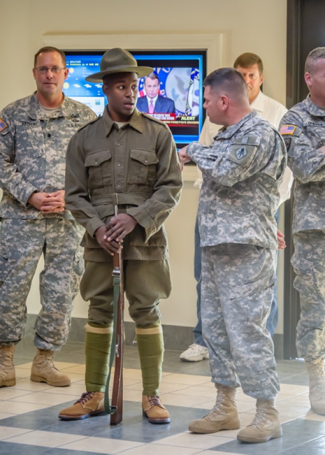 Fort Leonard Wood Soldiers celebrate 376 years of Army service