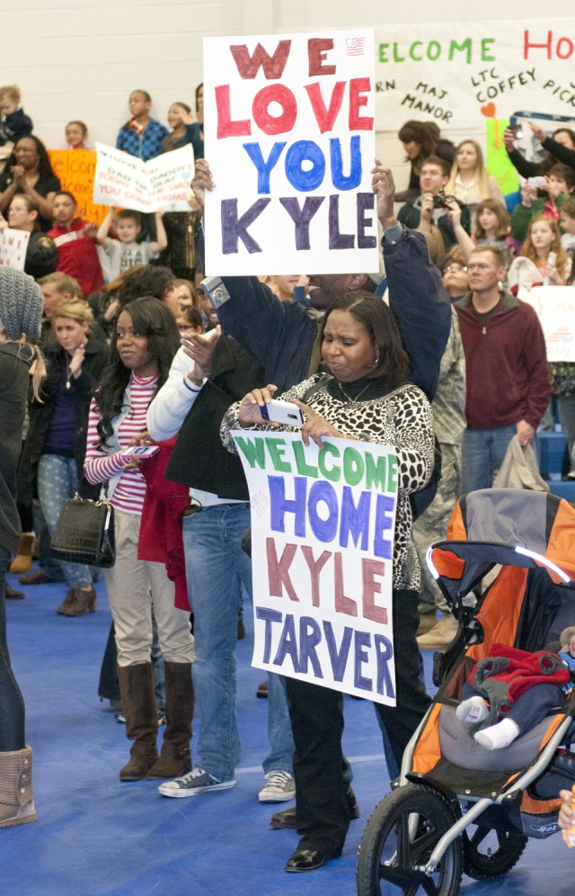 Lancer Brigade Soldiers make it home for the holidays