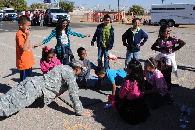 Soldiers show students a day in the life of the Army