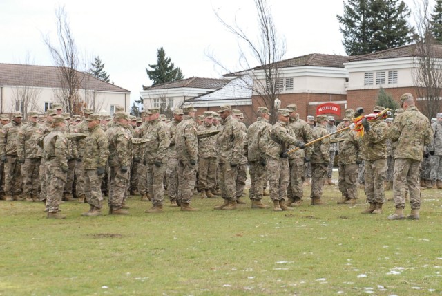 555th Engineer Brigade, 864th Engineer Battalion case their colors
