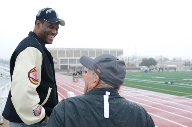 David Robinson watches All-American Bowl practice