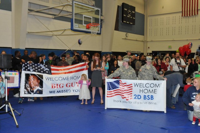 More 2/2 ID soldiers make it home for New Year's