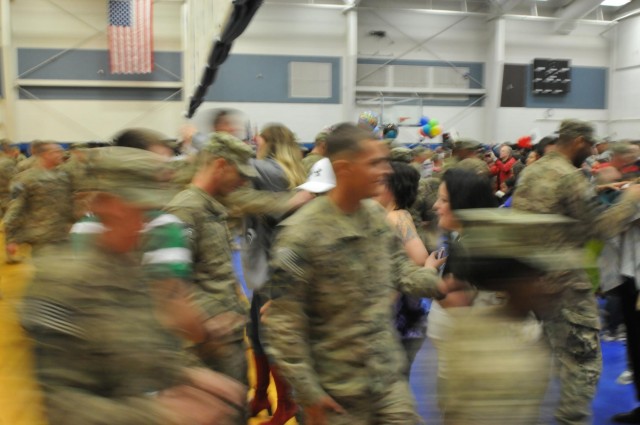 More 2/2 ID soldiers make it home for New Year's