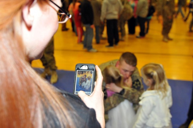 More 2/2 ID soldiers make it home for New Year's