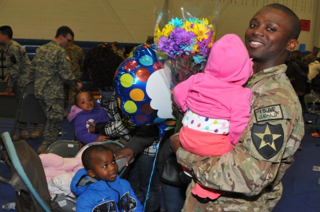 More 2/2 ID soldiers make it home for New Year's