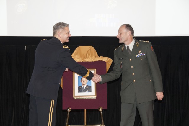 Dutch Army Commander enters International Fellows Hall of Fame