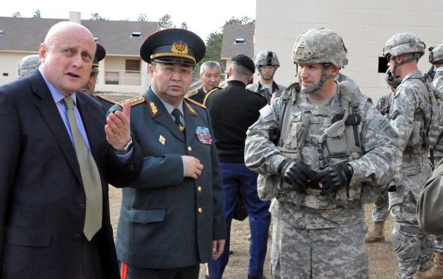 Kazakhstan military delegation visits FORSCOM, Fort Bragg