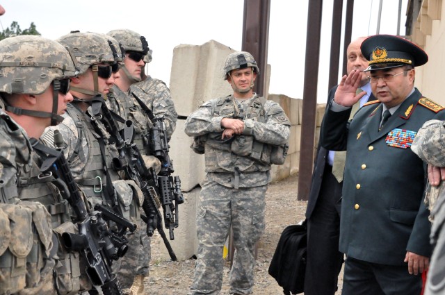 Kazakhstan military delegation visits FORSCOM, Fort Bragg