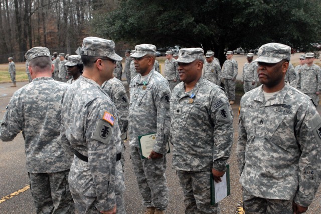'Build to Serve' Soldiers Commended for Meritorious Service, APFT Excellence