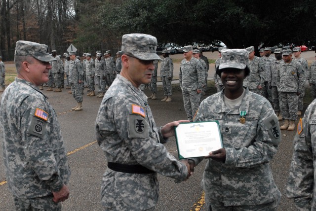 'Build to Serve' Soldiers Commended for Meritorious Service, APFT Excellence
