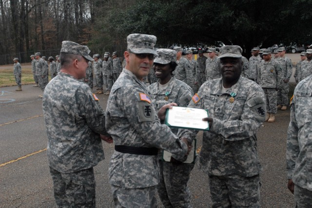 'Build to Serve' Soldiers Commended for Meritorious Service, APFT Excellence