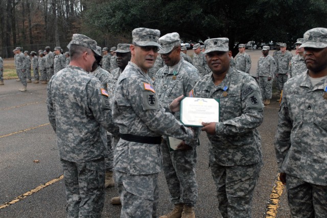 'Build to Serve' Soldiers Commended for Meritorious Service, APFT Excellence