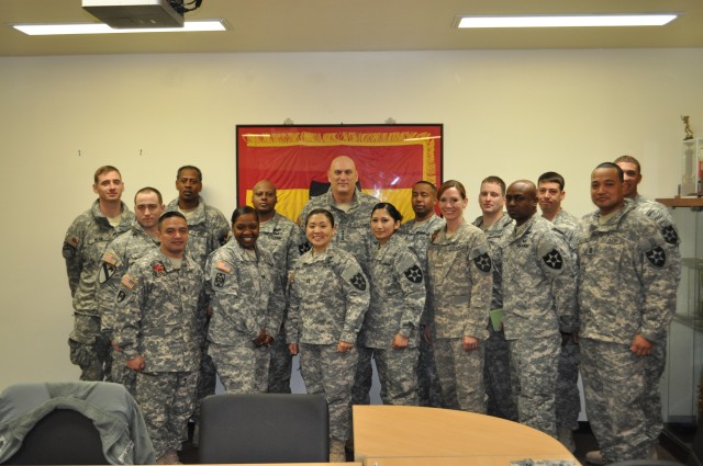 The Chief of Staff, Army Gen. Raymond T. Odierno, visits 2nd ID