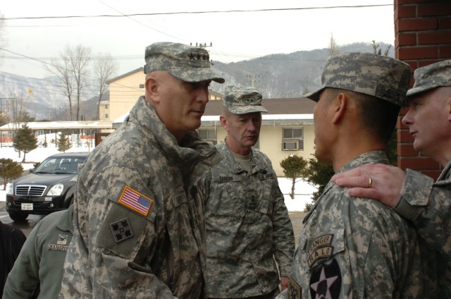 The Chief of Staff, Army Gen. Raymond T. Odierno, visits 2nd ID