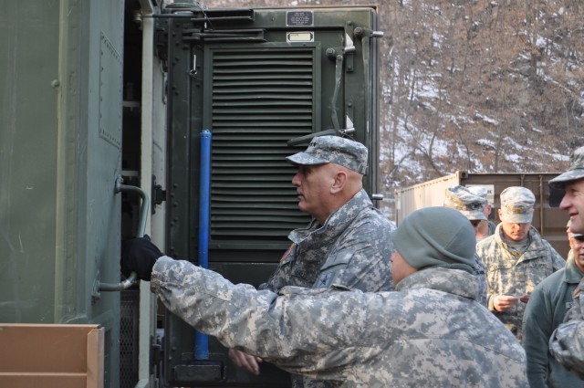 The Chief of Staff, Army Gen. Raymond T. Odierno, visits 2nd ID