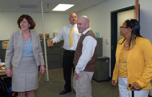 Defense Finance chief meets with Fort Hood wounded warrior interns