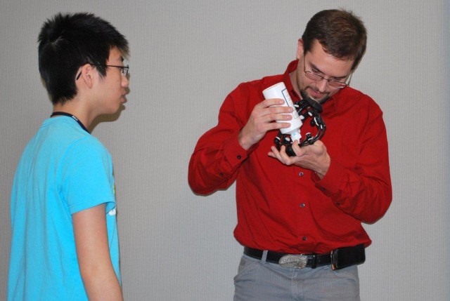 HRED researchers discuss brain-computer interaction at local Science Caf&eacute;