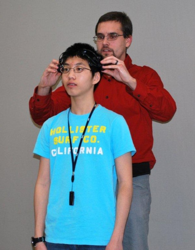 HRED researchers discuss brain-computer interaction at local Science Caf&eacute;