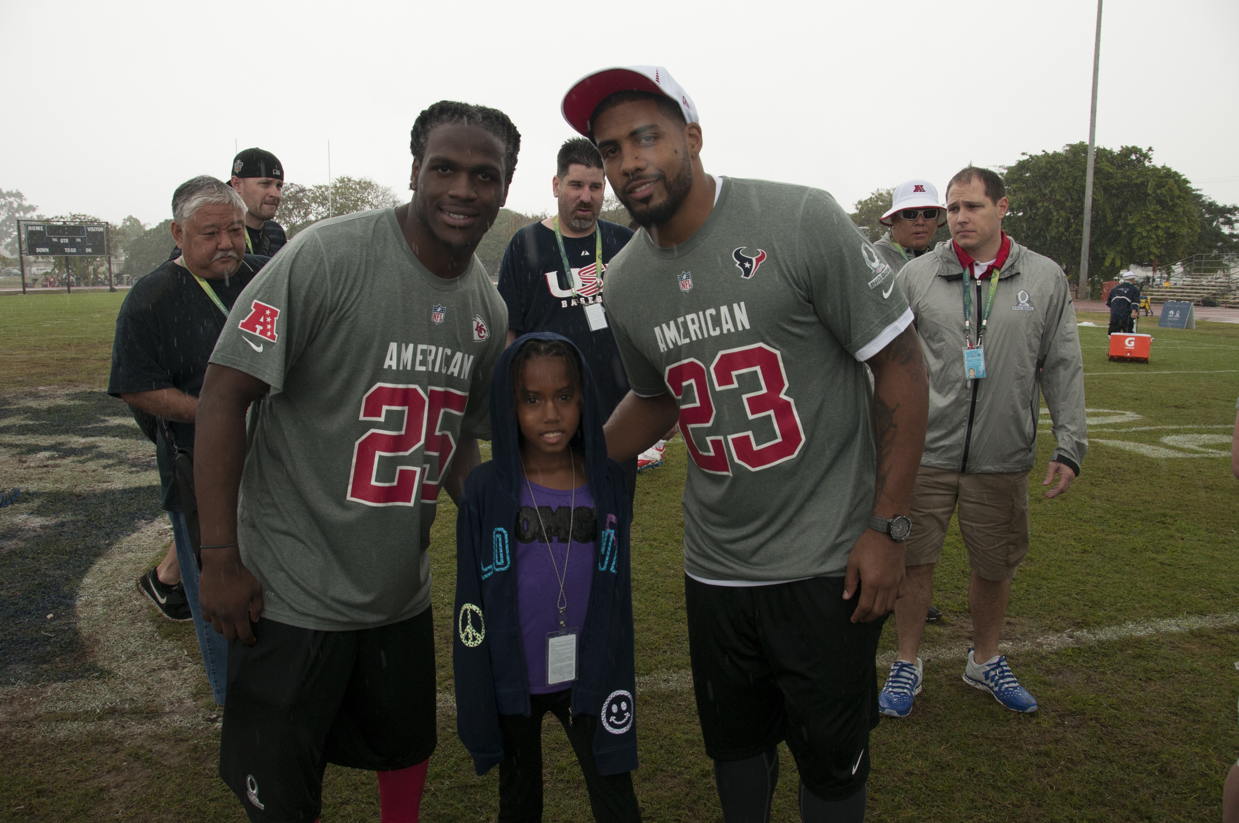 Pro Bowl Players show support to service members, Article