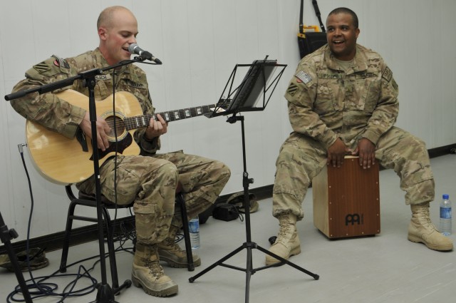 3rd ID Rock Band livens lunch