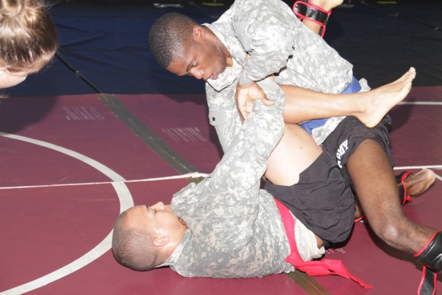 TAMC Soldiers graduate Combatives Level 2 course