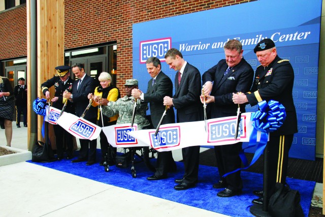 USO opens its largest center at Fort Belvoir