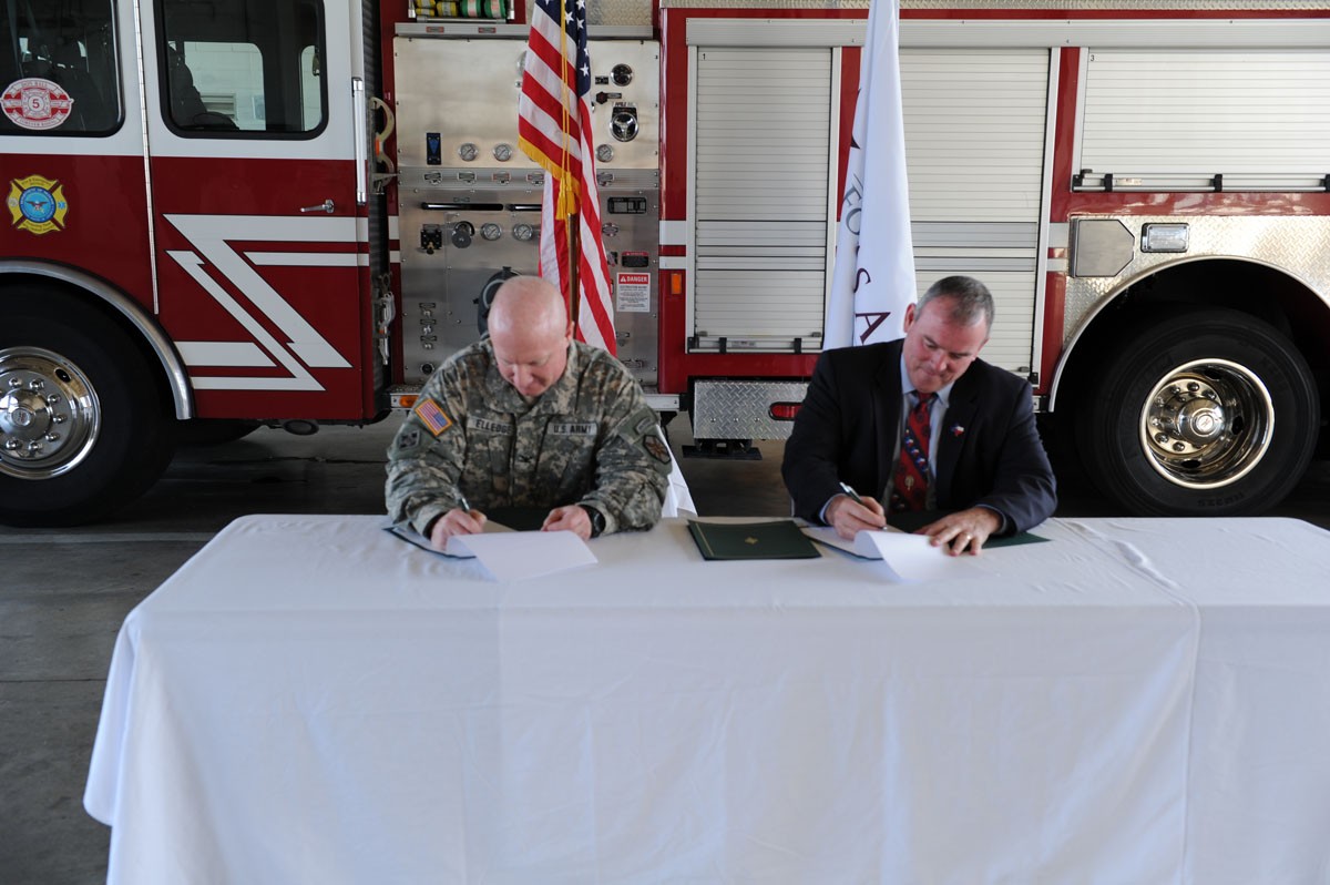 Fort Hood, Texas A&M Forest Service sign aid agreement Article The