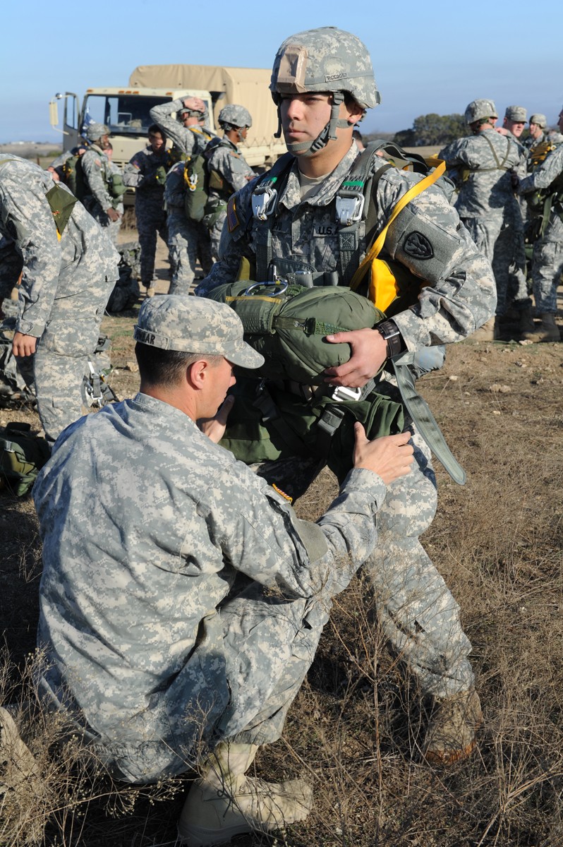 Fort Hood hosts first free fall exercise in years | Article | The ...