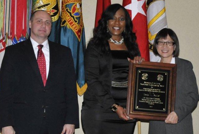 Huntsville Center workers capture contracting awards 