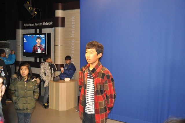 Yongsan hosts elementary school camp participants' visit
