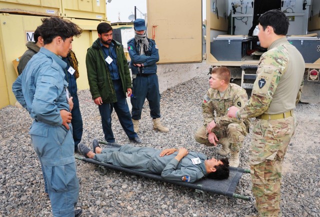 Afghan police medic steps up training in Deh Rawud