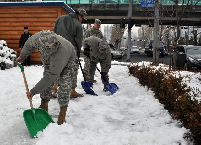 Soldiers clear snow for local community