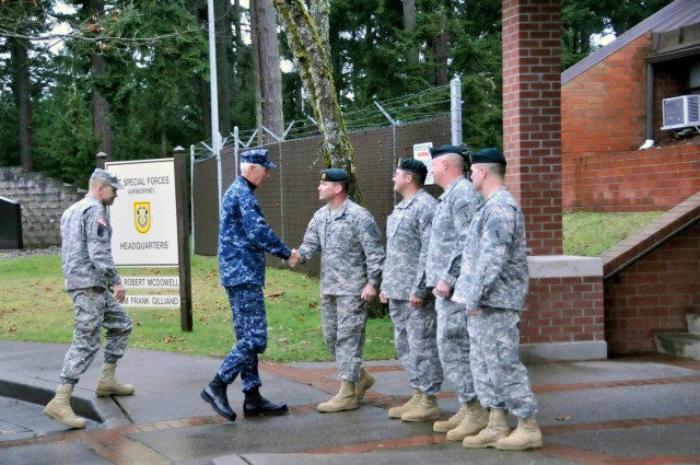 PACOM commander tours Joint Base Lewis-McChord