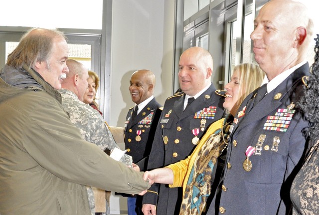 Soldiers draw praise at retirement ceremony