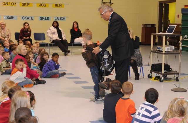 Mayor educates students on travel, diversity