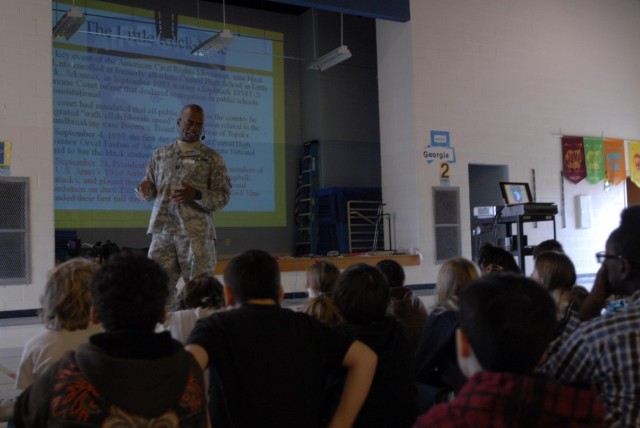 Soldiers present black history of 101st to local school