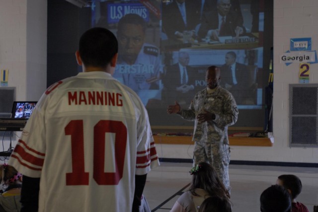 Soldiers present black history of 101st to local school