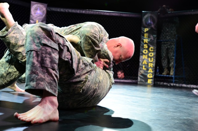 Fort Hood leaders battle it out at combatives tourney finals