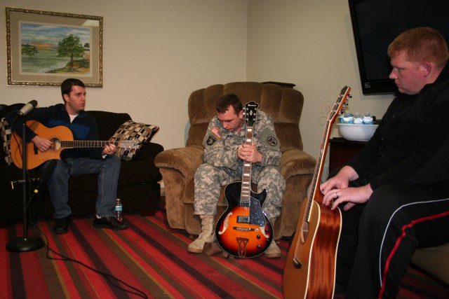 Artistic expression captures attention of Warrior Transition Battalion Soldiers