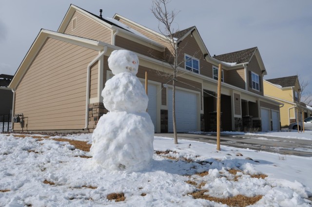 Soldiers' money, choice for housing