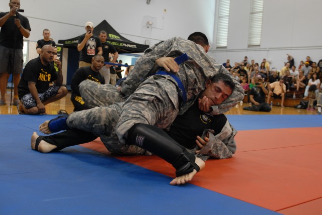 2nd annual all-island combatives tournament wows spectators (4)